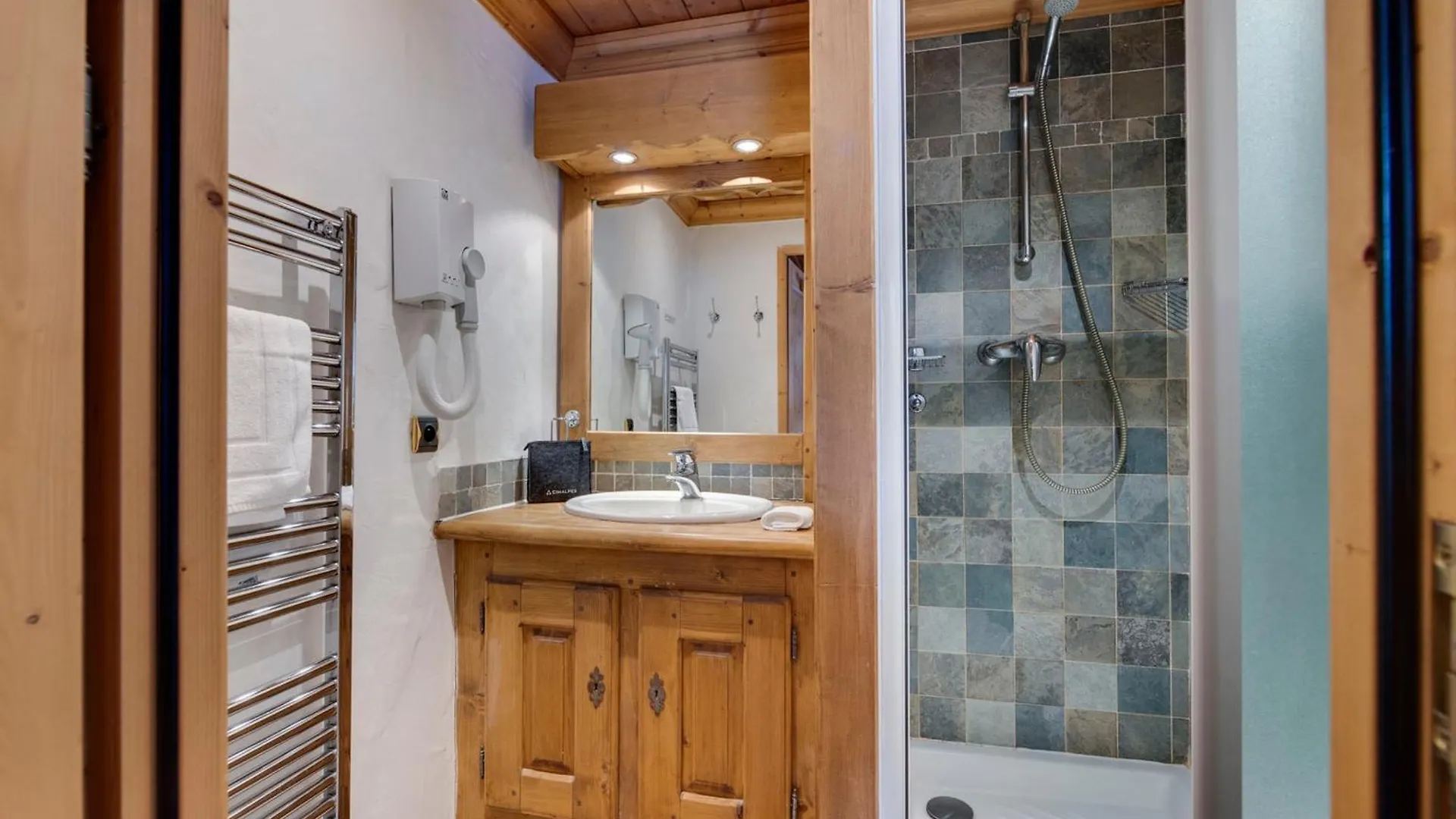 Chalet A La Rosiere - 14 Pers, 195M², Jacuzzi, Hammam, Ski Room, Balcon Et Terrasse Orientes Sud - Fr-1-690-25 Montvalezan
