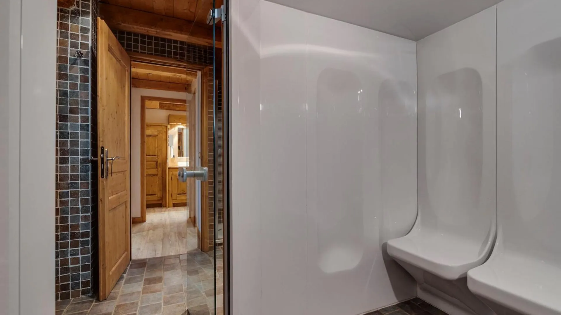 Chalet A La Rosiere - 14 Pers, 195M², Jacuzzi, Hammam, Ski Room, Balcon Et Terrasse Orientes Sud - Fr-1-690-25 Montvalezan France